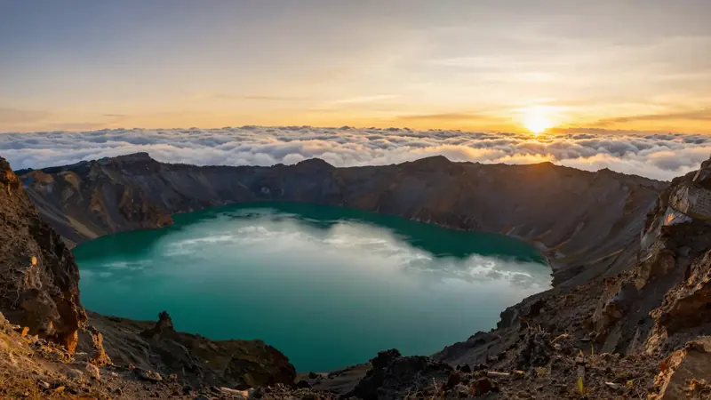 Flores & Kelimutu — East Nusa Tenggara